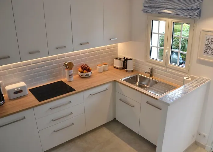 Maison D'azur بيت للعطل *